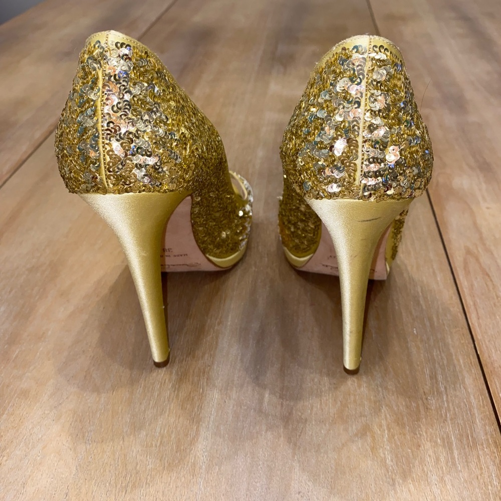 Oscar de la Renta Yellow Sequin Lace Peep-Toe Pumps - Picture 3 of 6